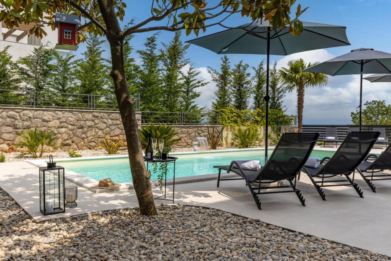 Villa Adriatic, Apartment Chiara With Sea View And Heated Swimming Pool, Free Private Parking, Ičići 외부 사진