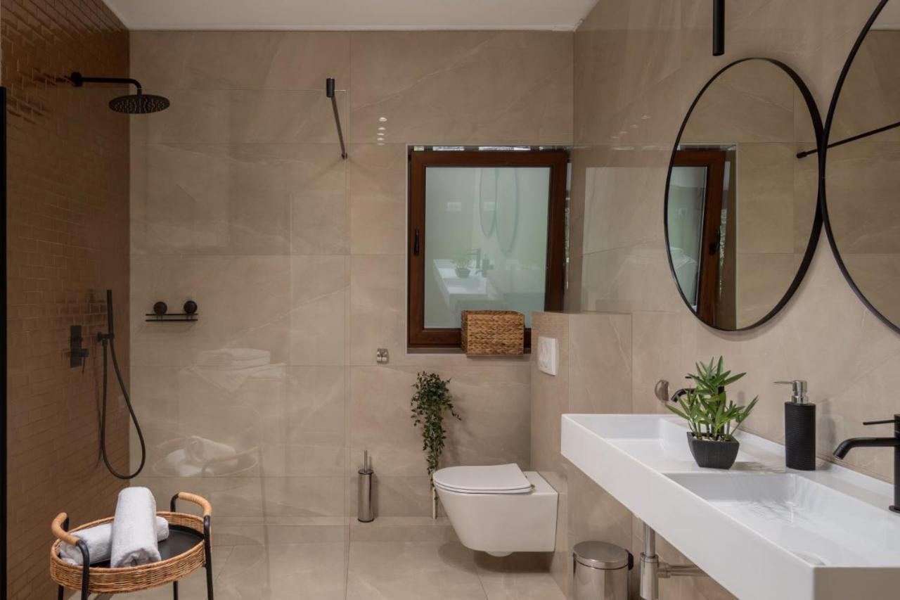 Villa Adriatic, Apartment Chiara With Sea View And Heated Swimming Pool, Free Private Parking, Ičići 외부 사진